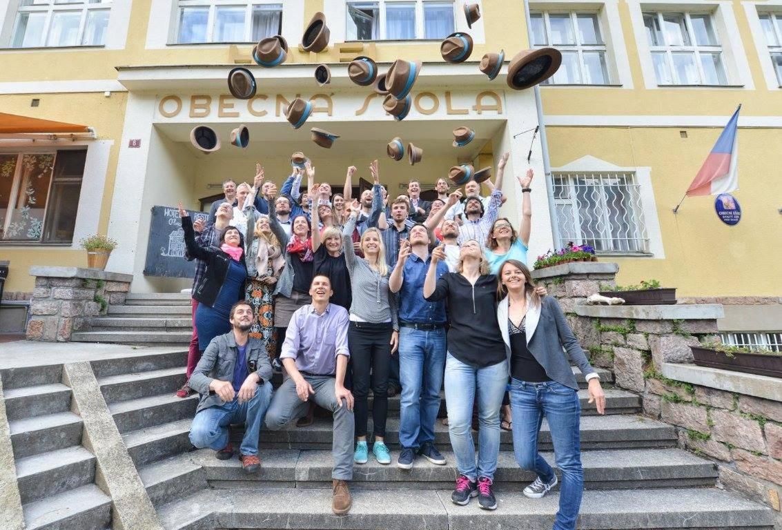 Hotel Obecna Skola Svatý Jan pod Skalou Екстериор снимка